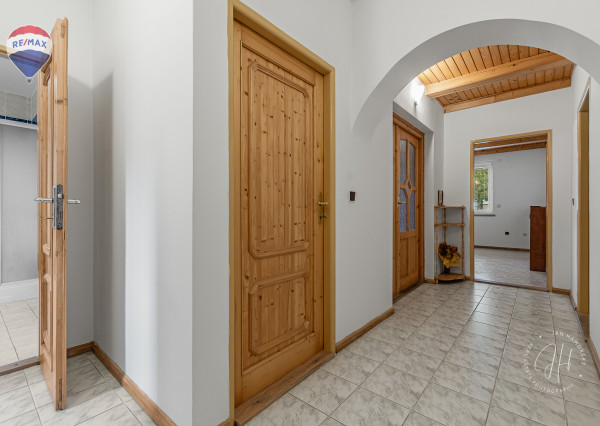 RODINNÝ DOM S VEĽKORYSÝM POZEMKOM 2987 m² – PÁC PRI CÍFERI