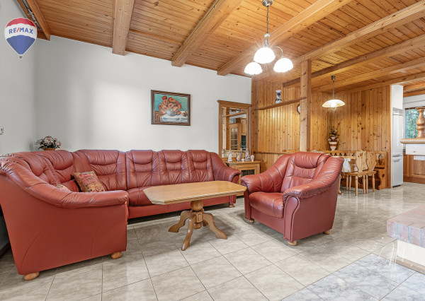 RODINNÝ DOM S VEĽKORYSÝM POZEMKOM 2987 m² – PÁC PRI CÍFERI