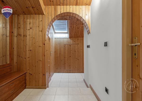 RODINNÝ DOM S VEĽKORYSÝM POZEMKOM 2987 m² – PÁC PRI CÍFERI