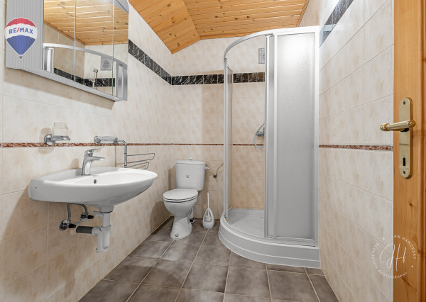 RODINNÝ DOM S VEĽKORYSÝM POZEMKOM 2987 m² – PÁC PRI CÍFERI