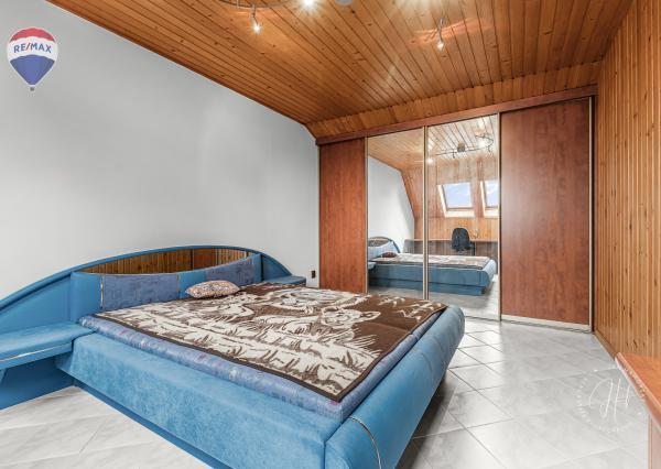 RODINNÝ DOM S VEĽKORYSÝM POZEMKOM 2987 m² – PÁC PRI CÍFERI