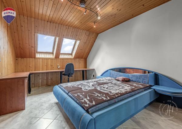 RODINNÝ DOM S VEĽKORYSÝM POZEMKOM 2987 m² – PÁC PRI CÍFERI