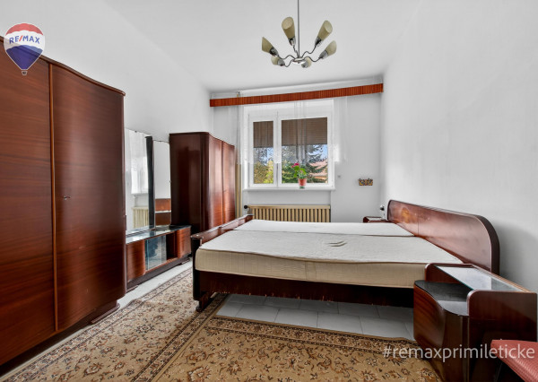 Rodinny dom s veľkým pozemkom v centre obce