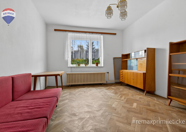 Rodinny dom s veľkým pozemkom v centre obce