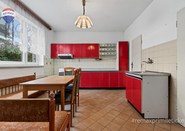 Rodinny dom s veľkým pozemkom v centre obce