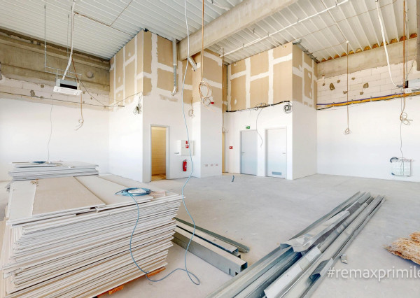 MODERNÝ LOGISTICKO-VÝROBNÝ AREÁL S VÝNIMOČNOU DOSTUPNOSŤOU