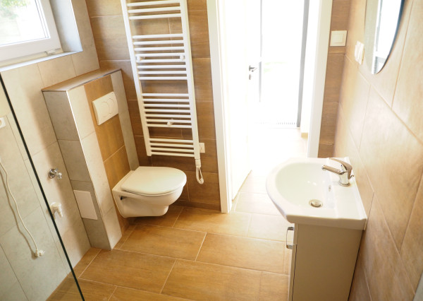 PREDAJ: Chata celoroč. obyv.3-izb.,62m2,poz. 177m2,Súkromie,Zaskl.terasa,Bratislava/Vajnorské jazerá