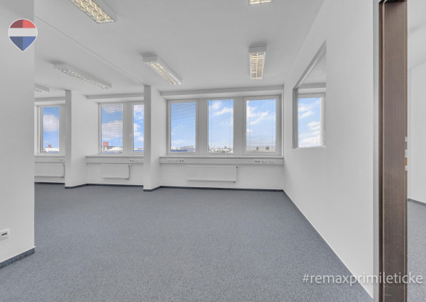 Priestranné kancelárske priestory 300 m² na prenájom | Pestovateľská ulica, Bratislava – Ružinov