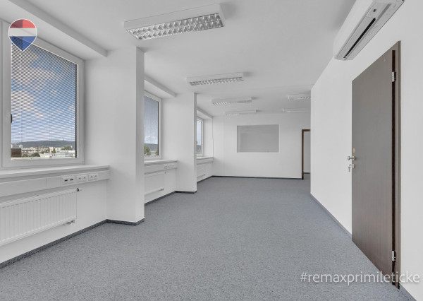 Priestranné kancelárske priestory 300 m² na prenájom | Pestovateľská ulica, Bratislava – Ružinov