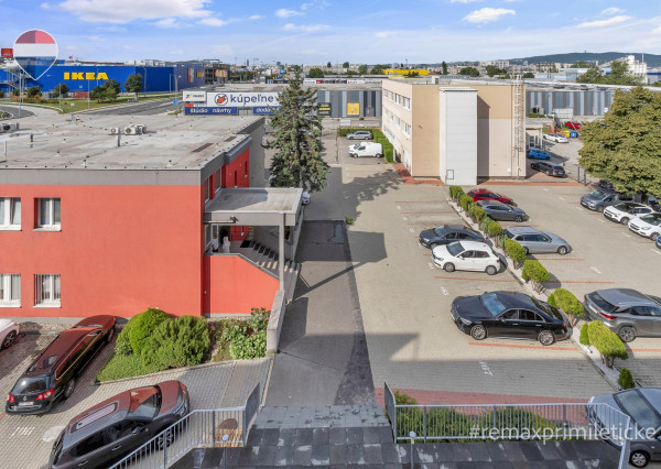 Priestranné kancelárske priestory 300 m² na prenájom | Pestovateľská ulica, Bratislava – Ružinov