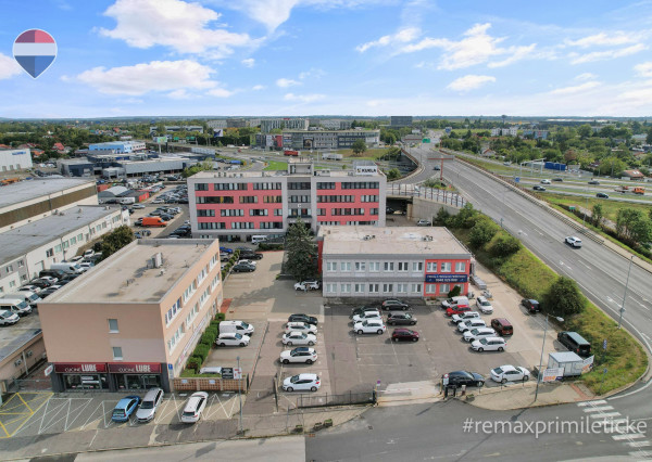 Priestranné kancelárske priestory 300 m² na prenájom | Pestovateľská ulica, Bratislava – Ružinov