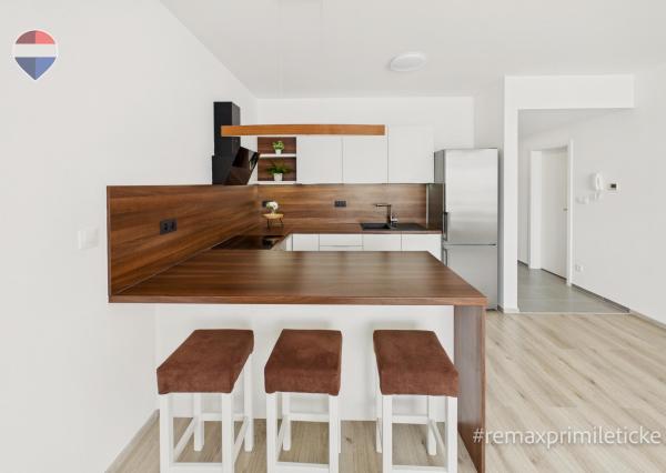 Priestranný 2-izbový byt s balkónom, parkovaním, Jarabinková