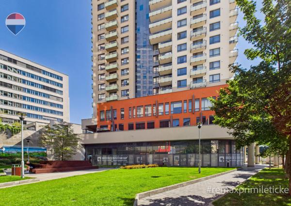 Priestranný 2-izbový byt s balkónom, parkovaním, Jarabinková