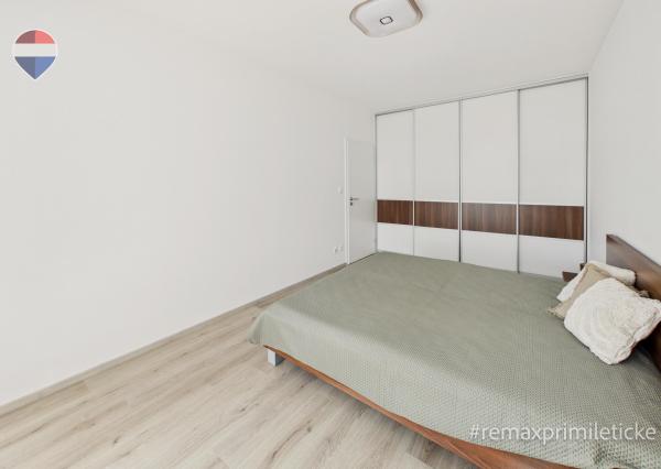 Priestranný 2-izbový byt s balkónom, parkovaním, Jarabinková