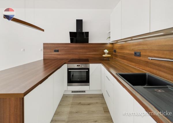 Priestranný 2-izbový byt s balkónom, parkovaním, Jarabinková