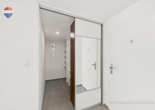 Priestranný 2-izbový byt s balkónom, parkovaním, Jarabinková