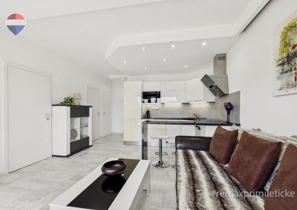 Priestranný 2-izbový byt, 46 m² s terasou a parkovaním