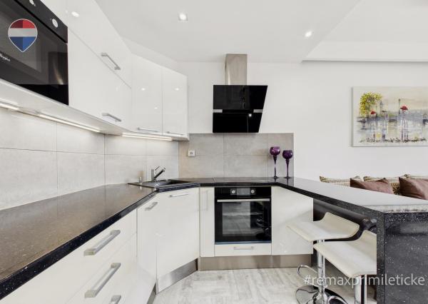 Priestranný 2-izbový byt, 46 m² s terasou a parkovaním