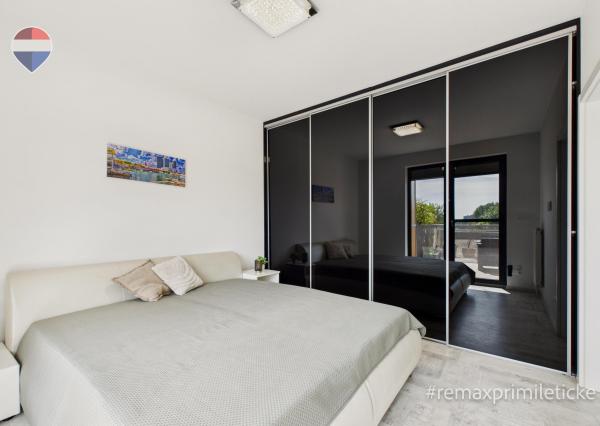 Priestranný 2-izbový byt, 46 m² s terasou a parkovaním